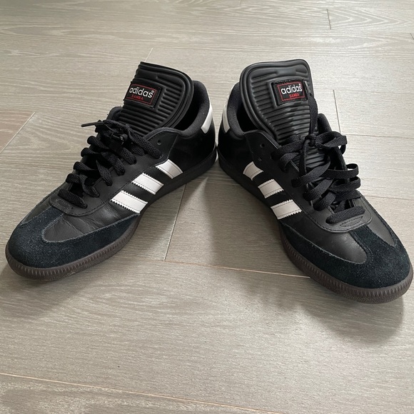 Adidas Classic Samba Shoes - Picture 2 of 6